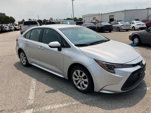 Used 2025 Toyota Corolla LE FWD image 3