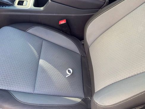 Used 2017 Ford Escape SE w/ Equipment Group 201A image 11