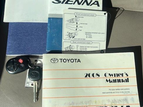 Used 2008 Toyota Sienna XLE image 26