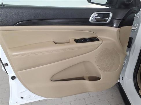 Used 2020 Jeep Grand Cherokee Laredo w/ Security & Convenience Group image 9