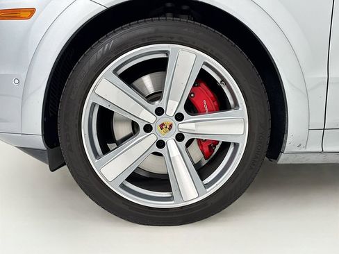 Certified 2024 Porsche Cayenne S AWD/4WD image 11