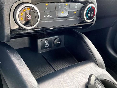 Used 2022 Ford Escape SE image 32