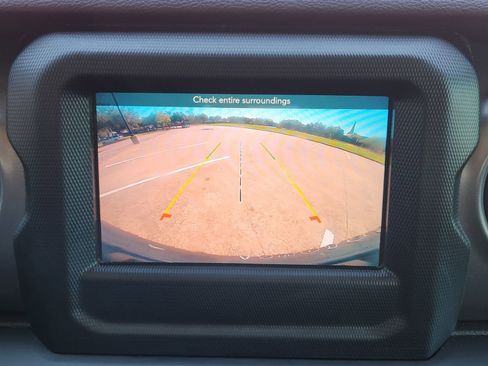 Used 2023 Jeep Wrangler Unlimited w/ Cold Weather Group image 28