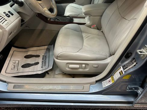 Used 2011 Toyota Avalon FWD image 19