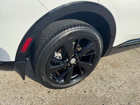 Used 2021 Buick Envision Essence w/ Sport Touring Package image 26