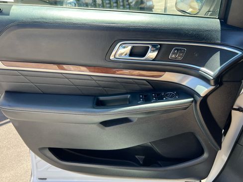 Used 2018 Ford Explorer Platinum AWD/4WD image 16