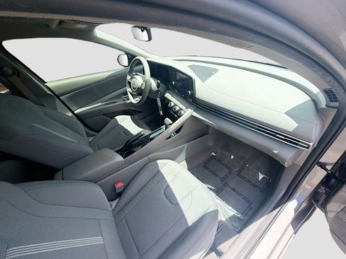 Used 2021 Hyundai Elantra SE FWD image 31