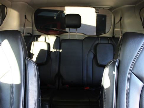 Used 2020 Chrysler Voyager Lxi image 9