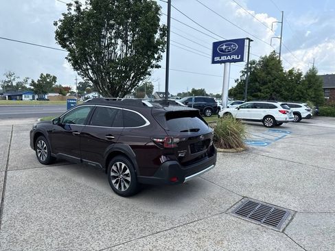 Used 2023 Subaru Outback Touring AWD/4WD image 5