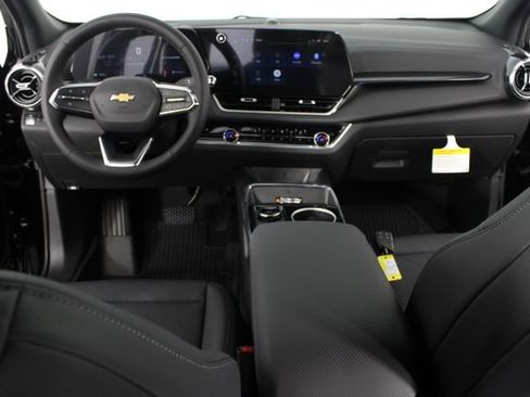 New 2026 Chevrolet Equinox LT w/ Convenience Package II FWD image 11