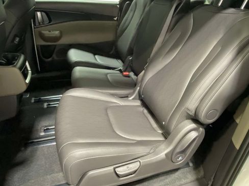 New 2026 Kia Carnival FWD image 11