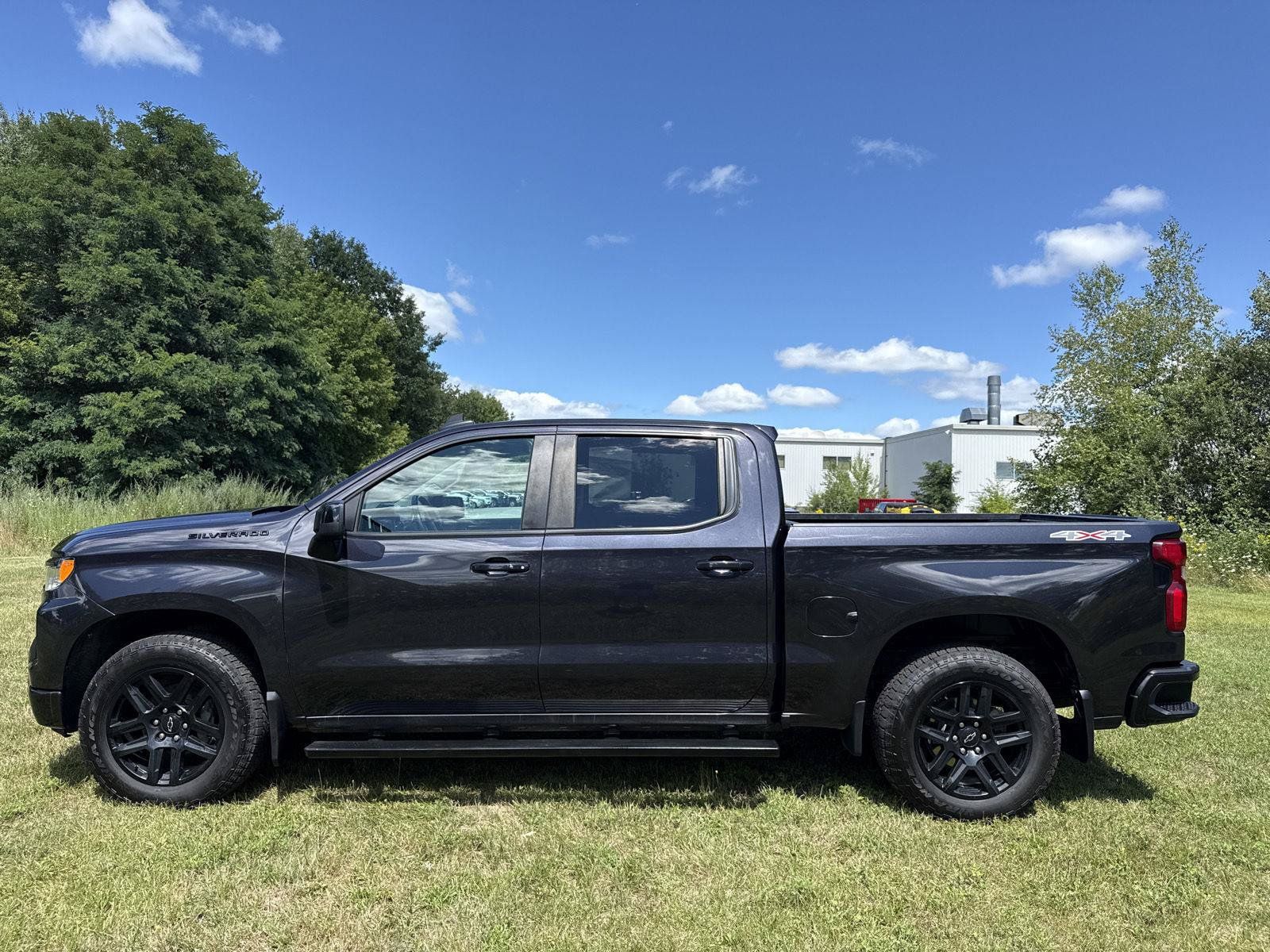 Used 2022 Chevrolet Silverado 1500 RST w/ Z71 Off-Road Package AWD/4WD image 4