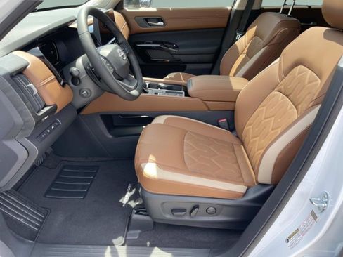 New 2026 Nissan Pathfinder Platinum FWD image 23