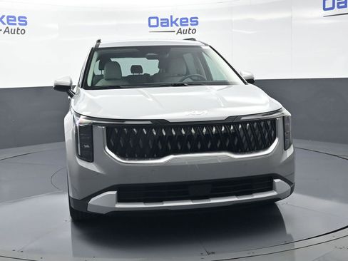 New 2026 Kia Carnival EX FWD image 3
