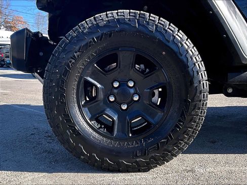 Used 2022 Jeep Gladiator Mojave w/ Cold Weather Group image 7
