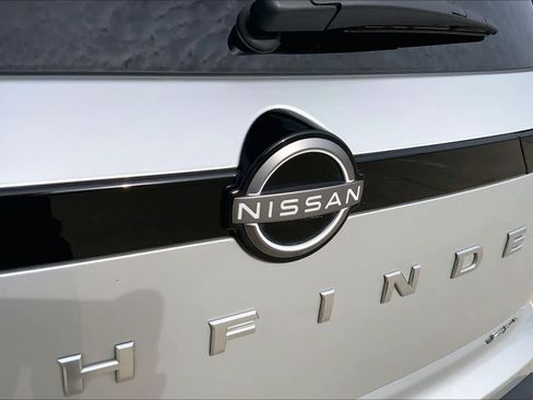 Used 2024 Nissan Pathfinder SV FWD image 29