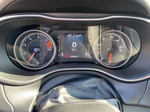 Used 2020 Jeep Cherokee Latitude Plus image 14