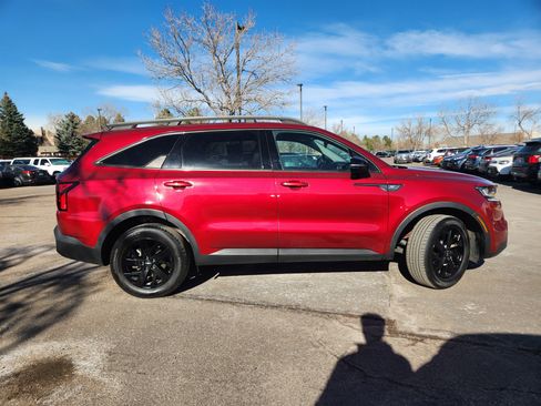 Used 2023 Kia Sorento S image 2