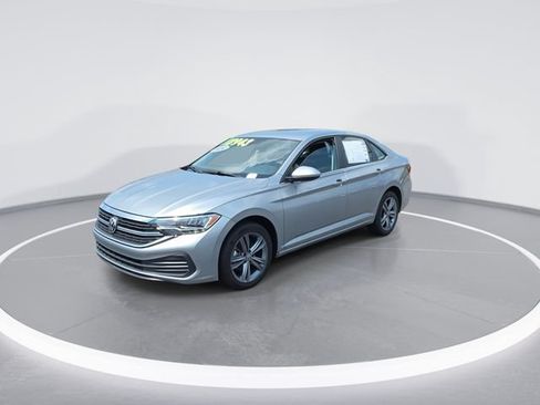 Used 2024 Volkswagen Jetta SE FWD image 4