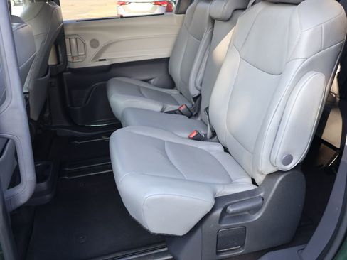 Used 2024 Toyota Sienna XLE image 27
