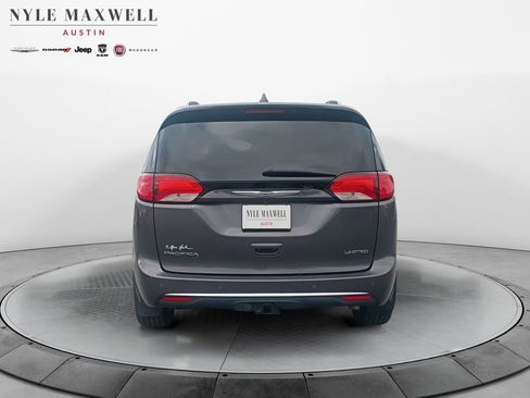 Used 2017 Chrysler Pacifica Limited image 15