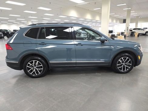 Used 2021 Volkswagen Tiguan SE w/ Panoramic Sunroof Package image 5