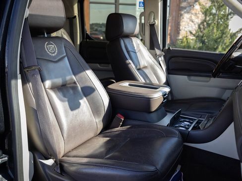 Used 2011 Cadillac Escalade ESV Platinum image 41