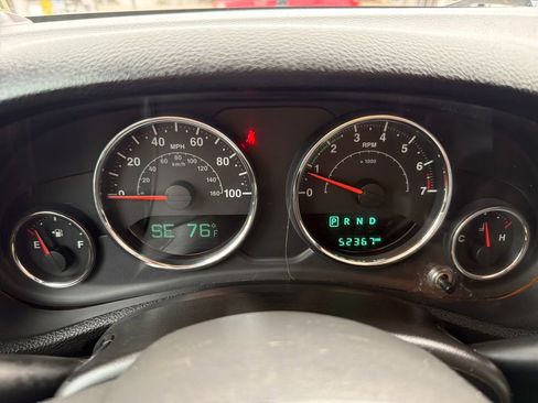 Used 2016 Jeep Wrangler Unlimited Sahara w/ Connectivity Group AWD/4WD image 12