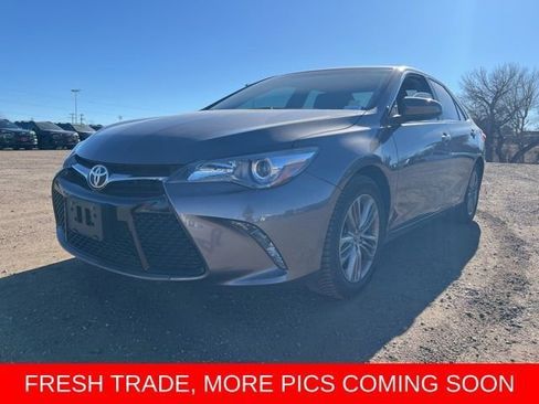 Used 2015 Toyota Camry SE image 1