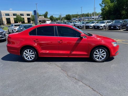 Used 2013 Volkswagen Jetta SE FWD image 2