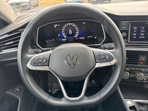 Used 2024 Volkswagen Jetta SE image 17