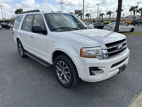 Used 2017 Ford Expedition XLT w/ Equipment Group 202A image 8