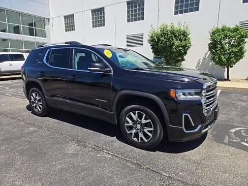 Used 2023 GMC Acadia SLE w/ Driver Convenience Package FWD image 4