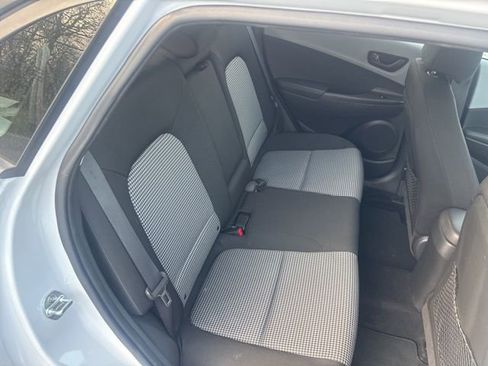 Used 2019 Hyundai Kona SE w/ Cargo Package image 7