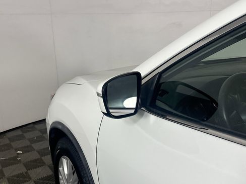 Used 2017 Nissan Rogue SV image 16