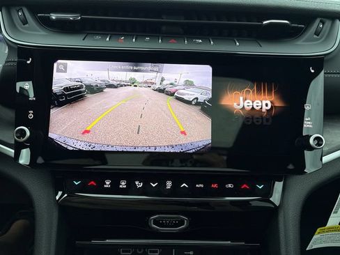 New 2026 Jeep Grand Cherokee Limited w/ Limited Altitude Package AWD/4WD image 19