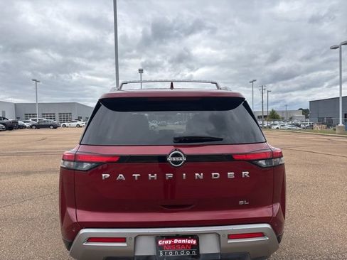 Used 2023 Nissan Pathfinder SL w/ SL Premium Package image 3