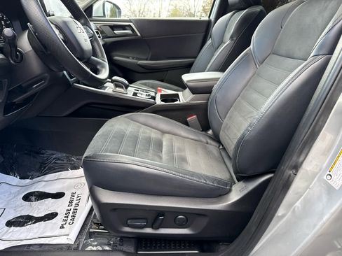 Used 2023 Mitsubishi Outlander SE image 11