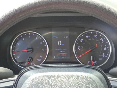 Used 2020 Toyota RAV4 LE FWD image 27