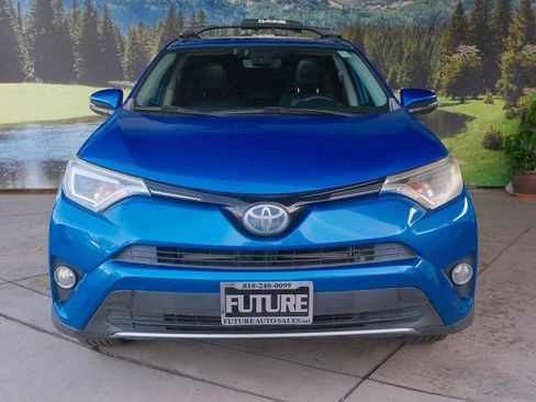 Used 2018 Toyota RAV4 Limited image 2