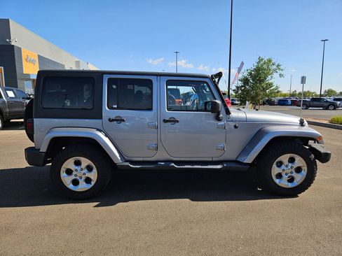 Used 2014 Jeep Wrangler Unlimited Sahara w/ Connectivity Group AWD/4WD image 6