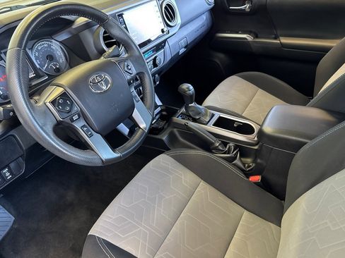 Used 2021 Toyota Tacoma TRD Off-Road image 10