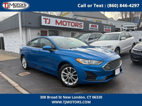 Used 2020 Ford Fusion SE image 1