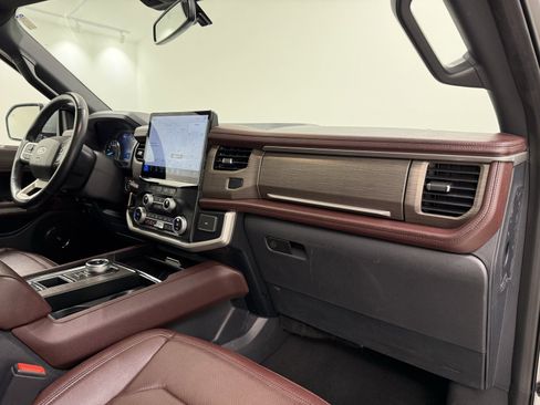 Used 2024 Ford Expedition Limited image 32