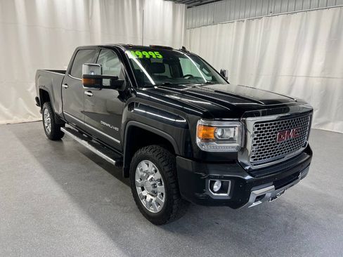 Used 2016 GMC Sierra 2500 Denali w/ Duramax Plus Package AWD/4WD image 3