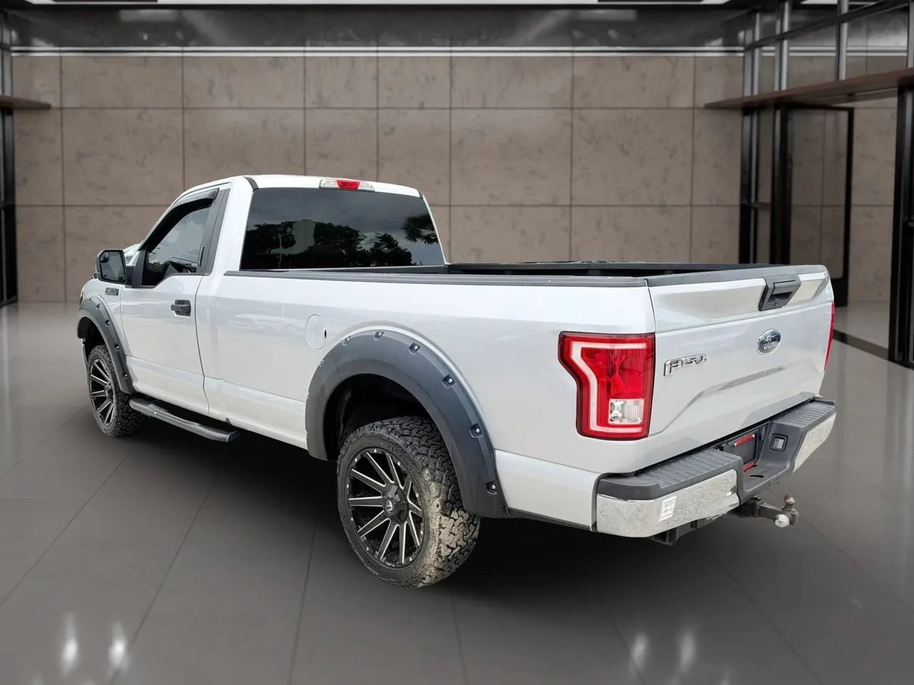Used 2017 Ford F150 XLT RWD image 5