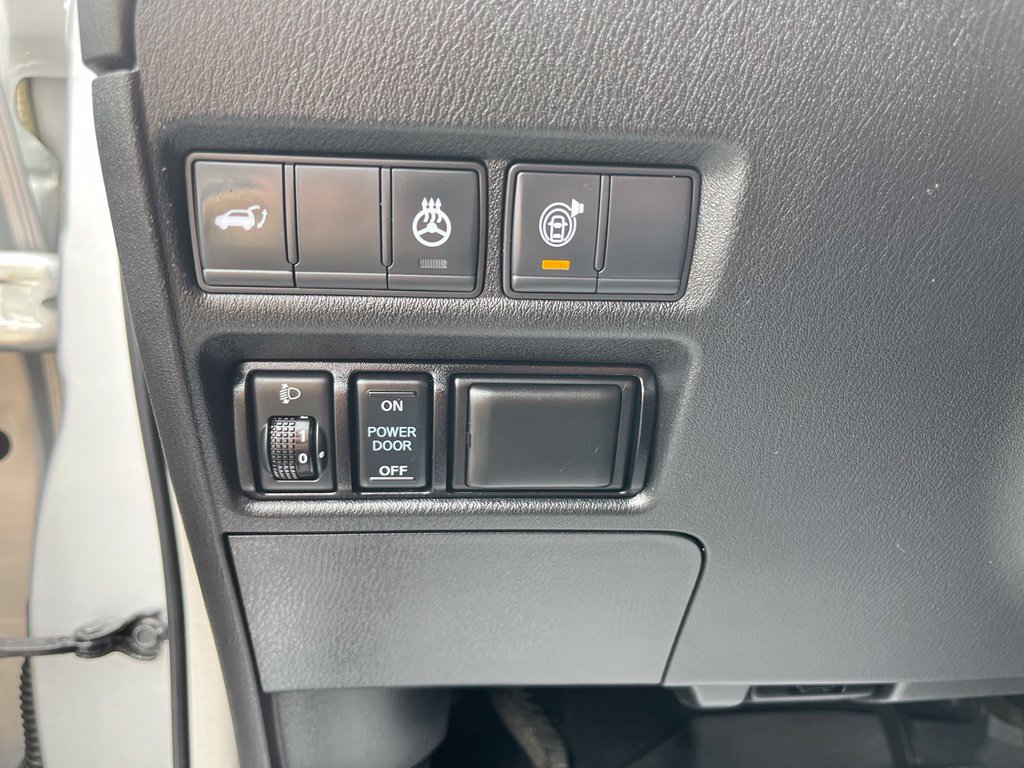 Used 2018 Nissan Armada Platinum w/ Interior Lighting Package AWD/4WD image 21