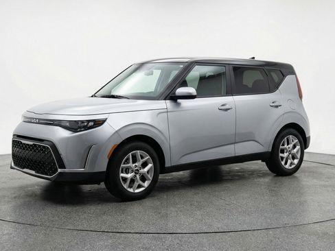 Used 2025 Kia Soul LX w/ LX Technology Package image 3