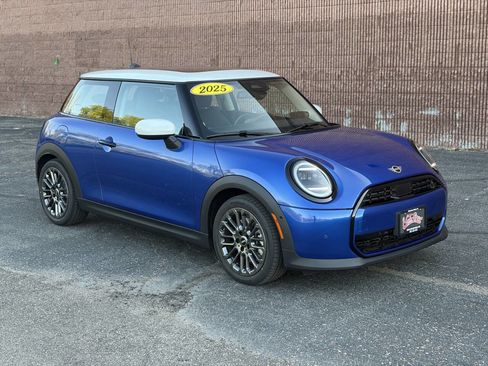 Used 2025 MINI Cooper 2-Door Hardtop FWD image 1