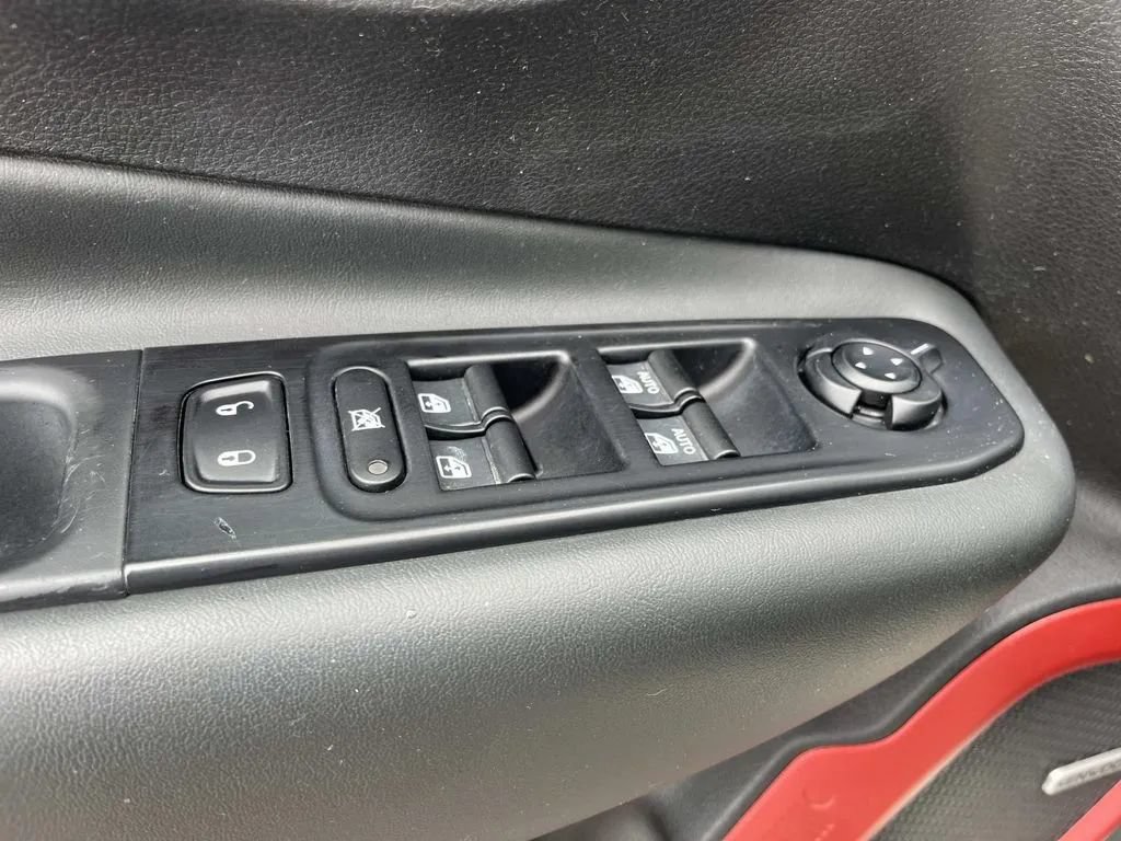 Used 2021 Jeep Renegade Trailhawk w/ Sun & Sound Group AWD/4WD image 27